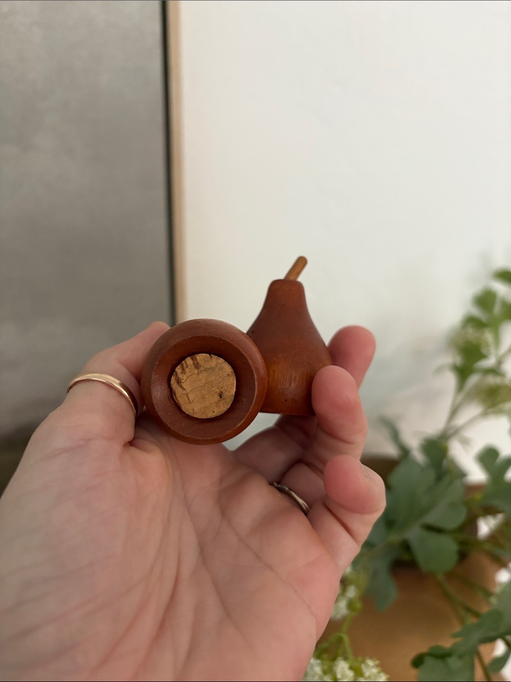 Vintage Wooden Pear Salt & Pepper Shakers Mini Fruit Kitchen Decor - Picture 5 of 8